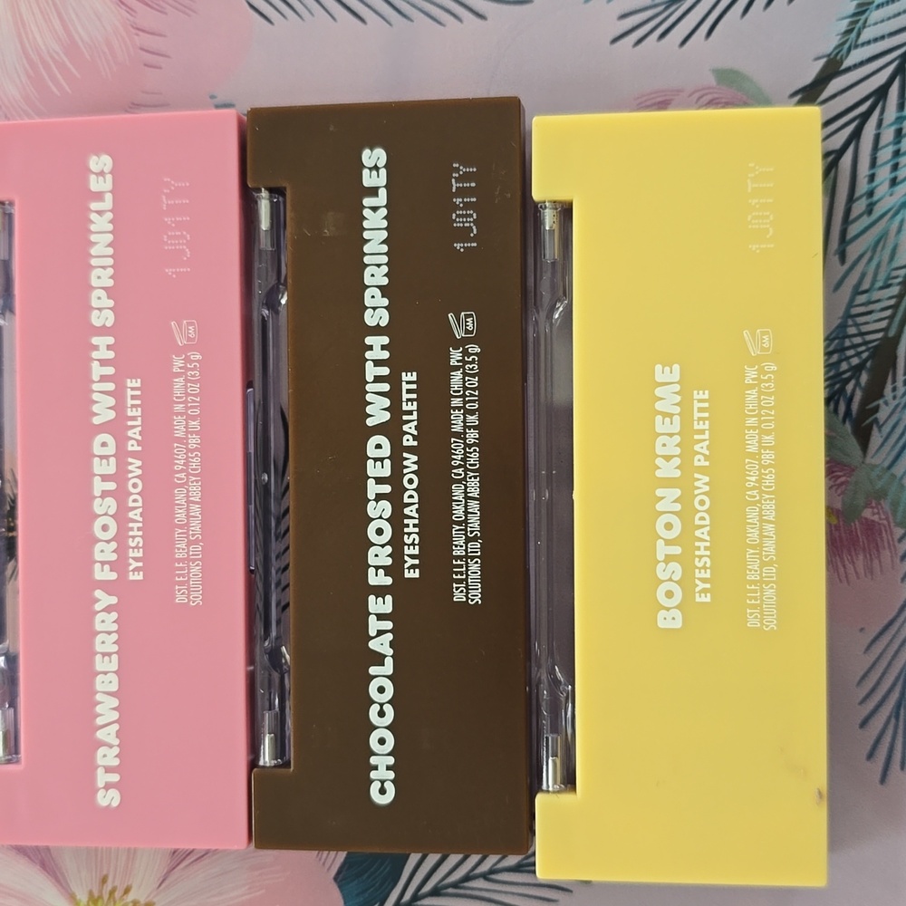 E.L.F. X Dunkin "The Dunkin Dozen" Eyeshadow Palette Set - Picture 2 of 2
